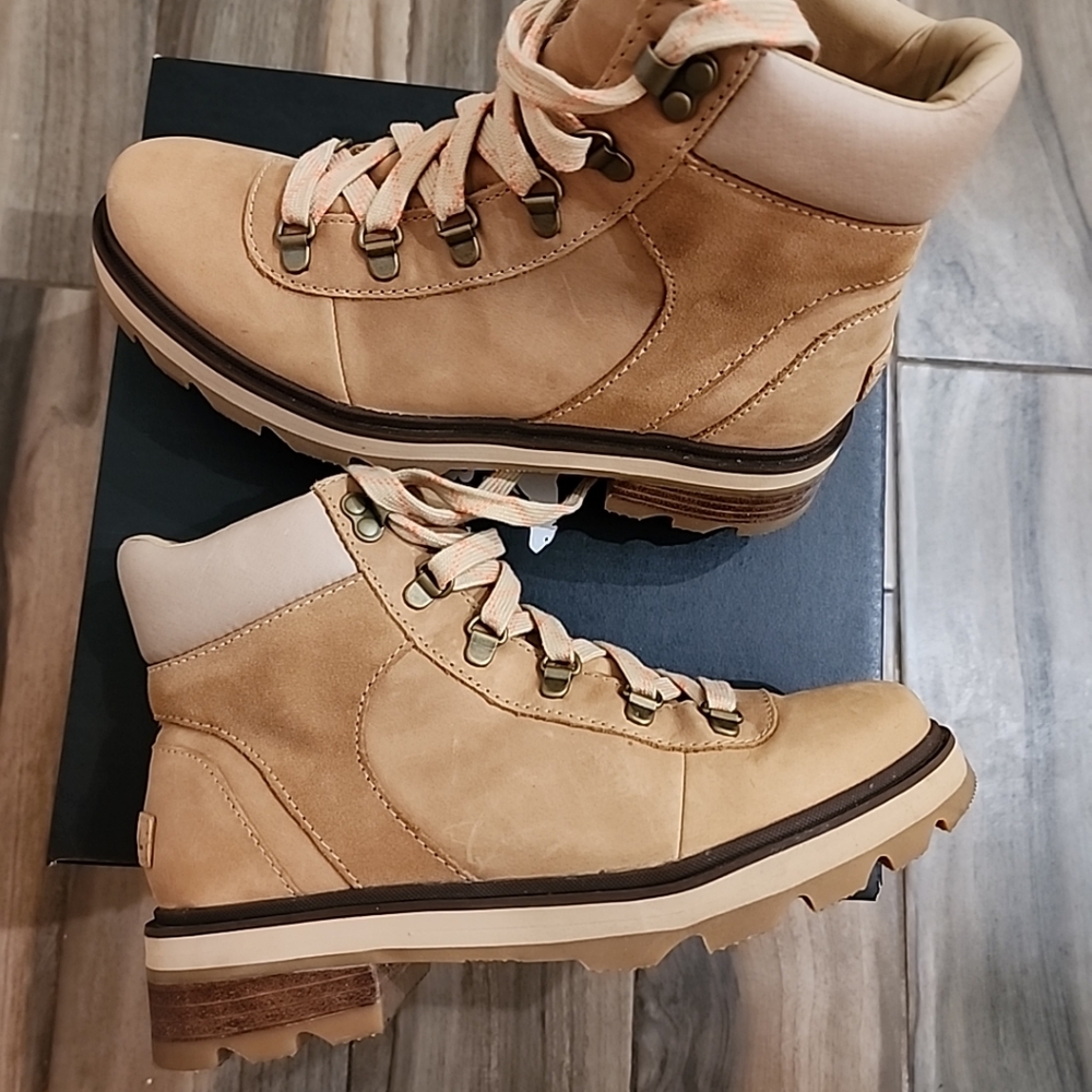 Sorel Tan Ankle Boots - Picture 4 of 12